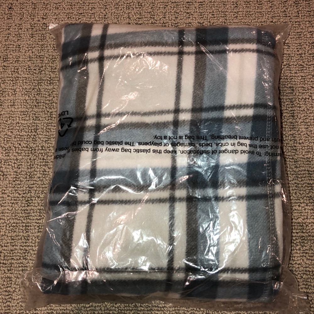 50x60 Blue Plaid Fleece throw blanket lot/2